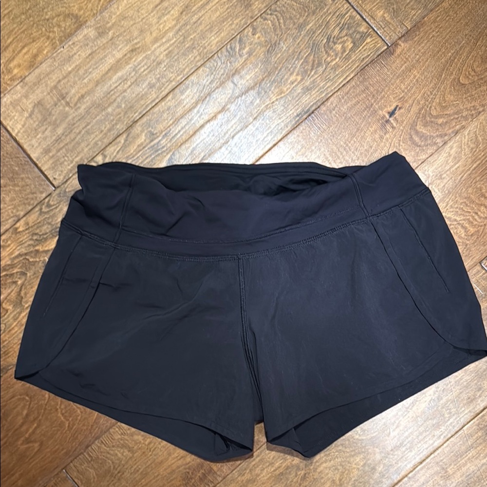 Black speed up Lululemon shorts